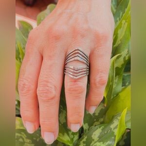 NWT Unisex silver stainless steel ring, laser cut pattern. Size 7